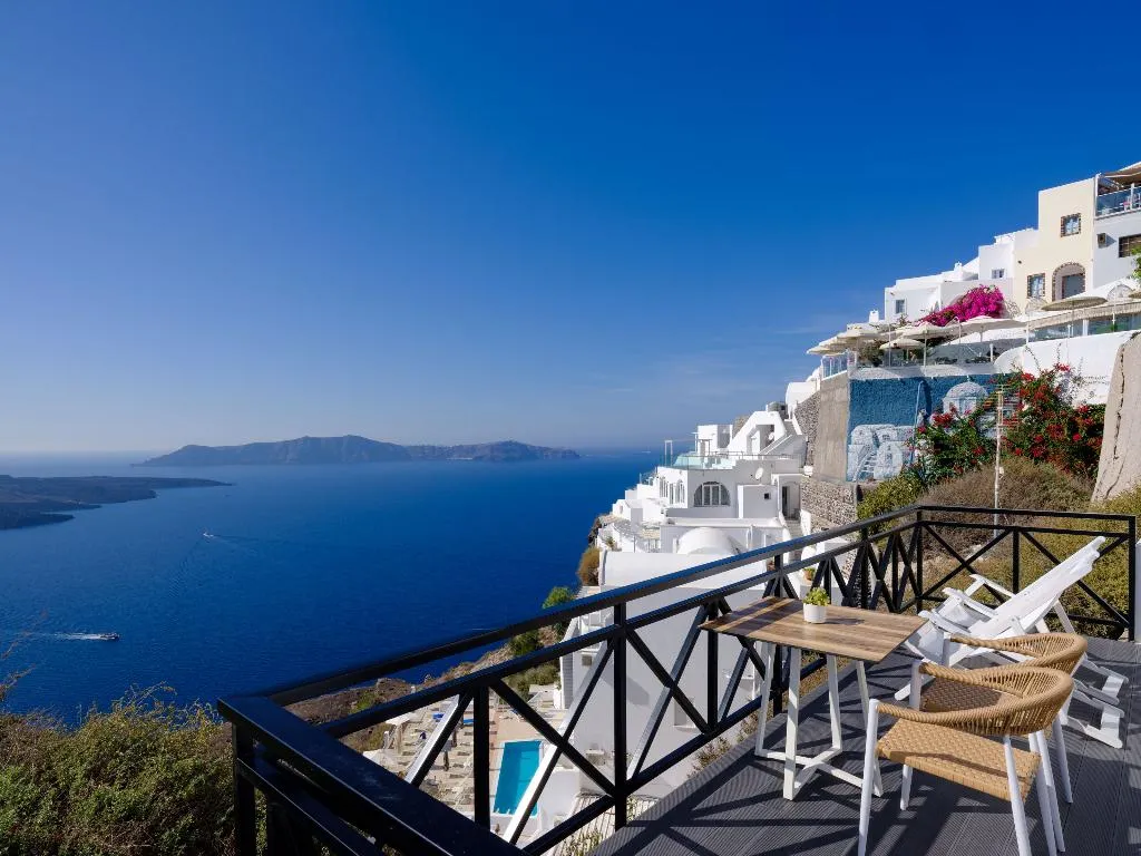 APARTMENT WITH JACUZZI Room, Kamares Apartments, Santorini