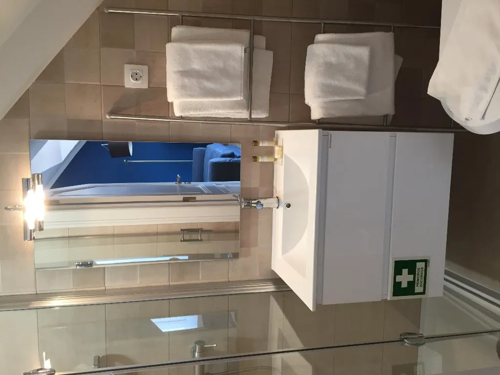 APARTMENT SUPERIOR ONE BEDROOM Room, Dalma Flats, Lisbon