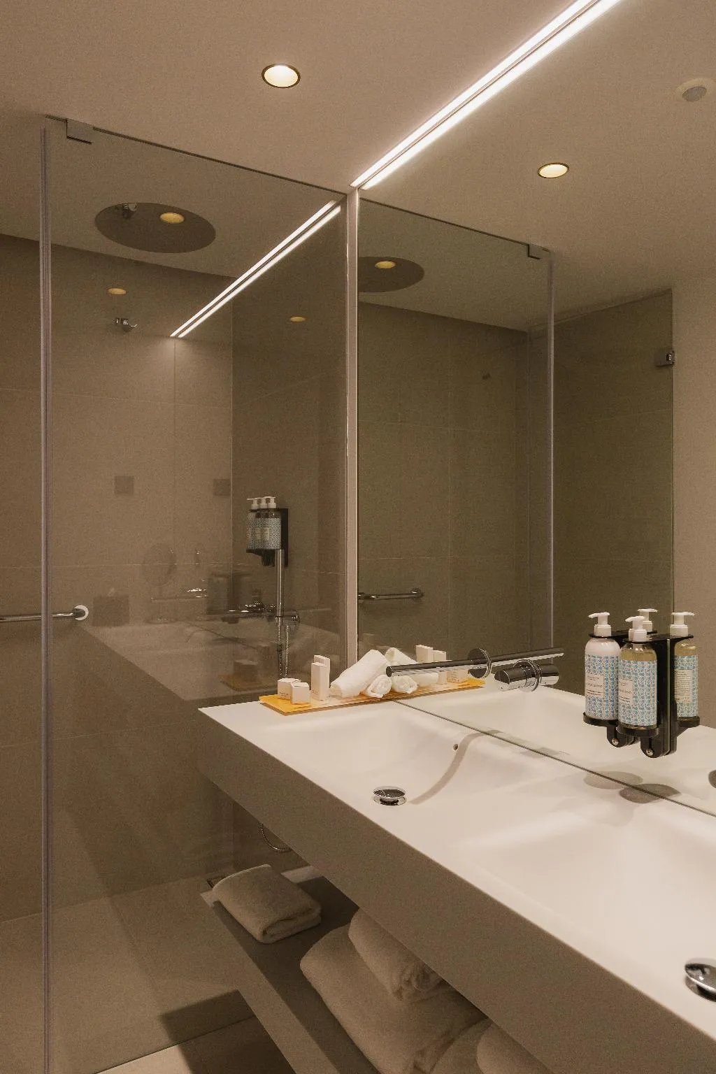 SUITE EXECUTIVE CITY VIEW Room, Lumen Hotel and The Lisbon Light Show, Lisbon