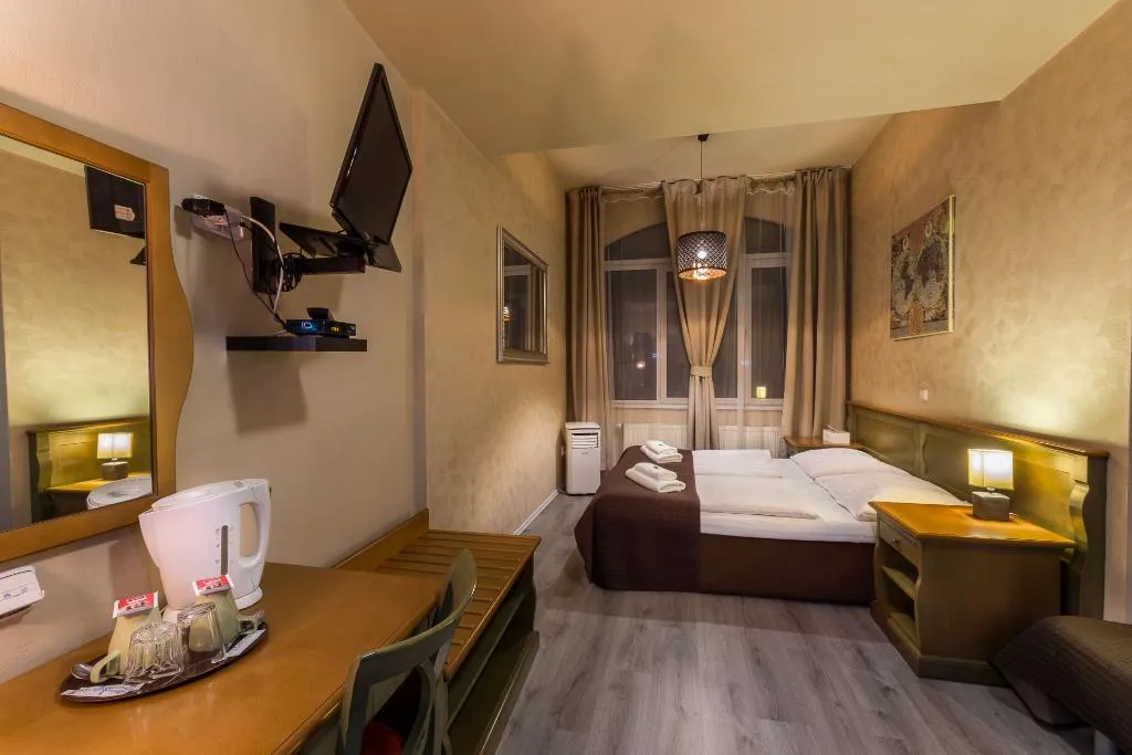 Double or Twin STANDARD Room, Augustus et Otto, Prague