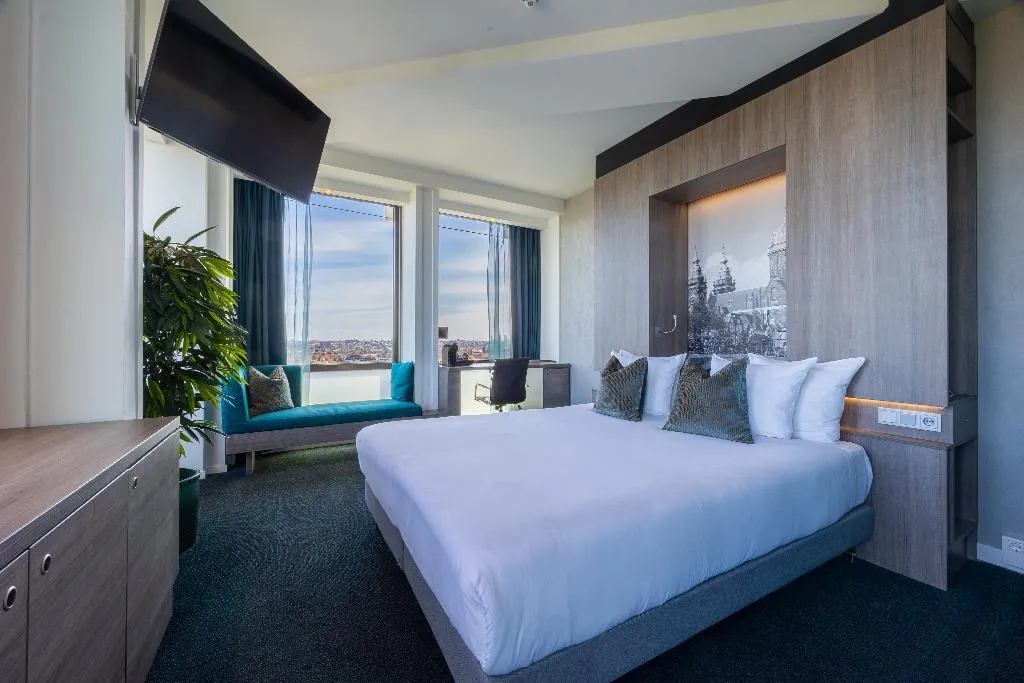 DOUBLE QUEEN SIZE BED Room, Leonardo Hotel Amsterdam Rembrandtpark, Amsterdam