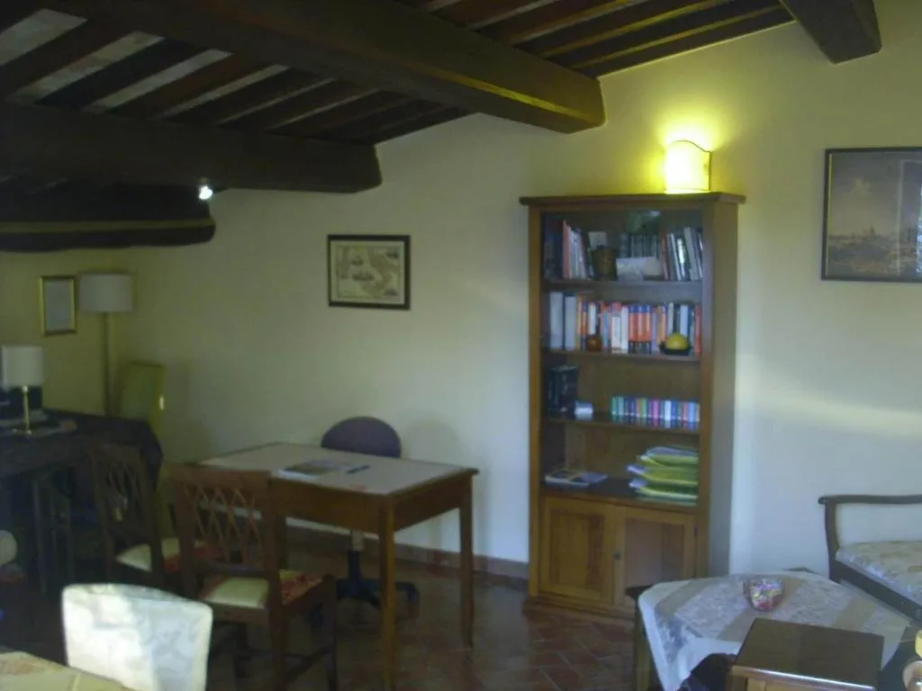 Room, B&B Chiara e Benedetta (La villa degli Ulivi), Perugia