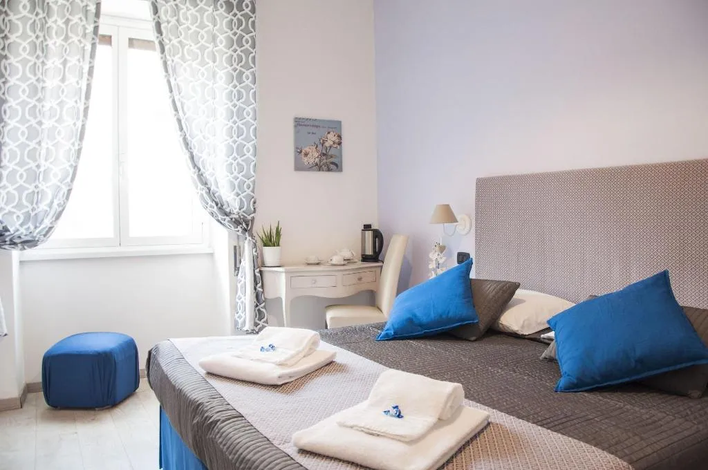 Room, B B Just Rome, Naples