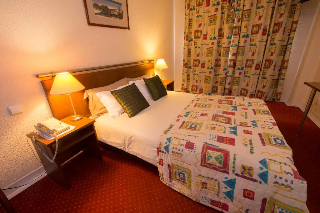 FAMILY ROOM STANDARD Room, Holiday Inn Express Lisbon Principe Real, by IHG, Lisbon