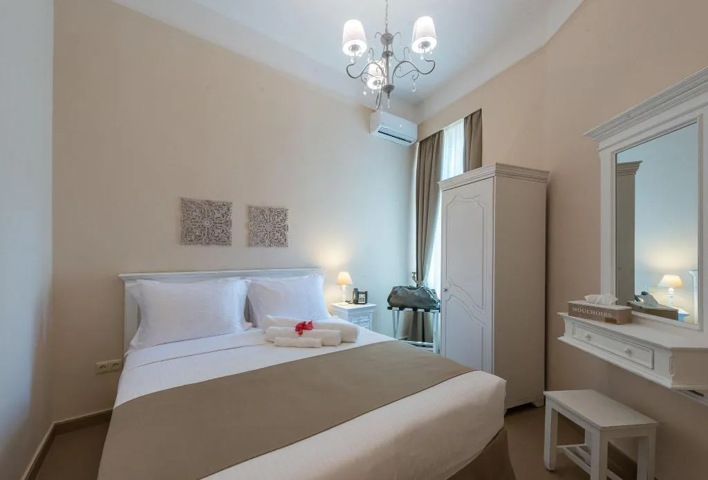 DOUBLE QUEEN SIZE BED Room, Palladian Home, Athens