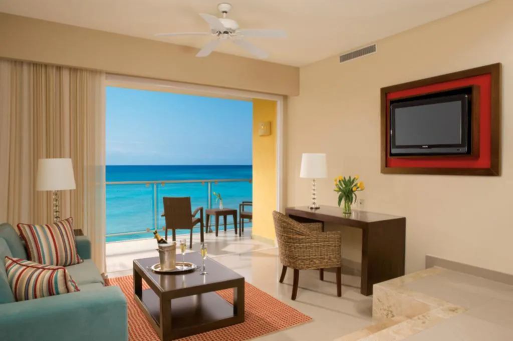 JUNIOR SUITE OCEAN FRONT TWO DOUBLE BEDS Room, Dreams Jade Resort & Spa - All Inclusive, Cancun Area