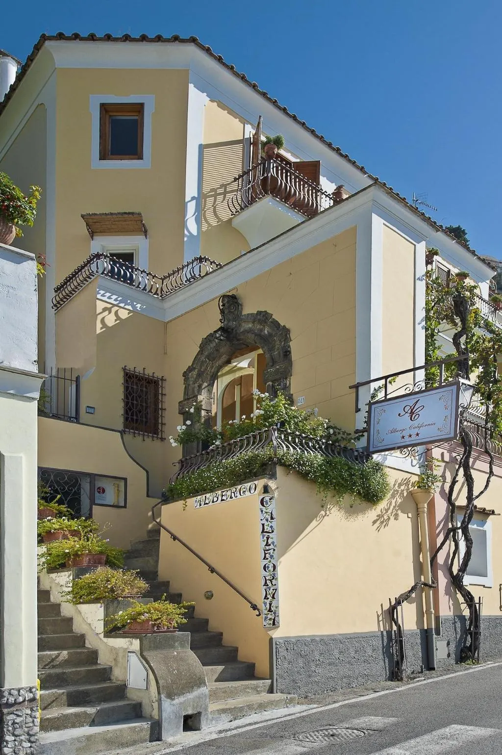 General view, California, Naples