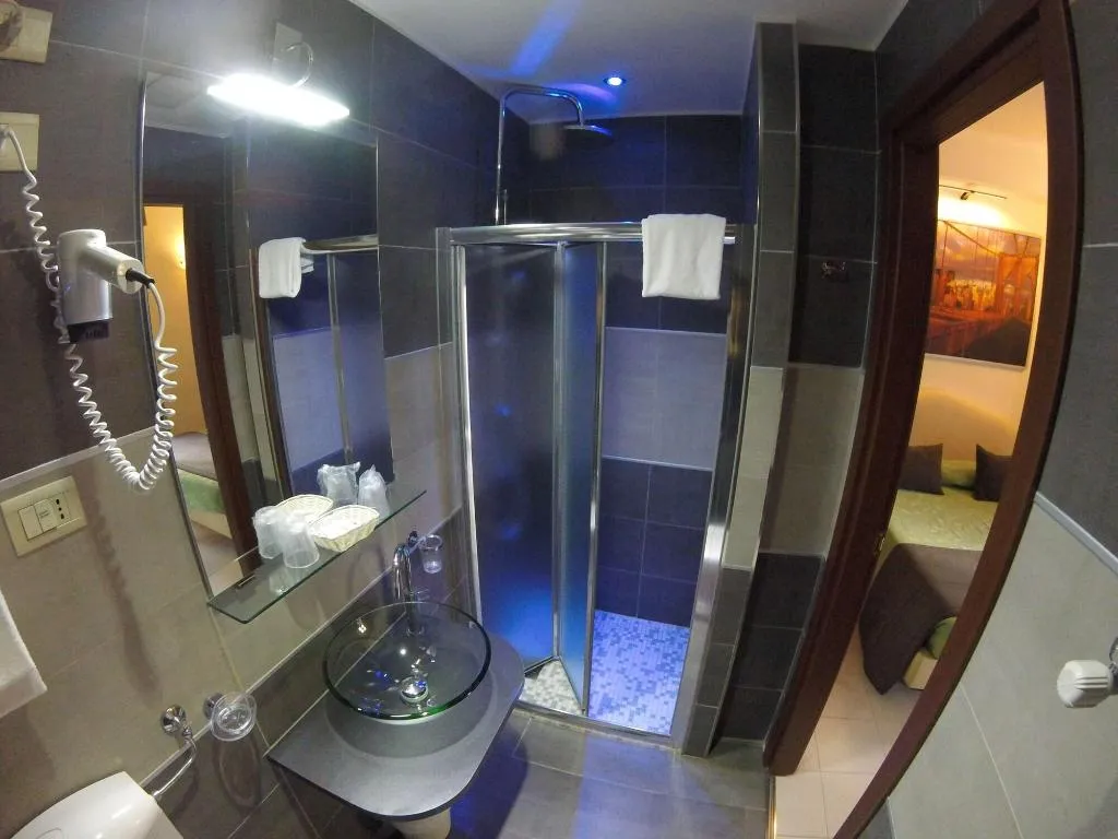 Room, Hotel Perugino, Milan