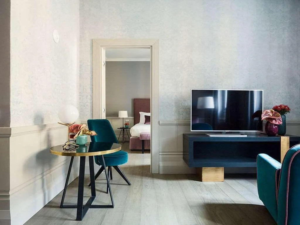 Room, Palazzo Cornalia, Milan