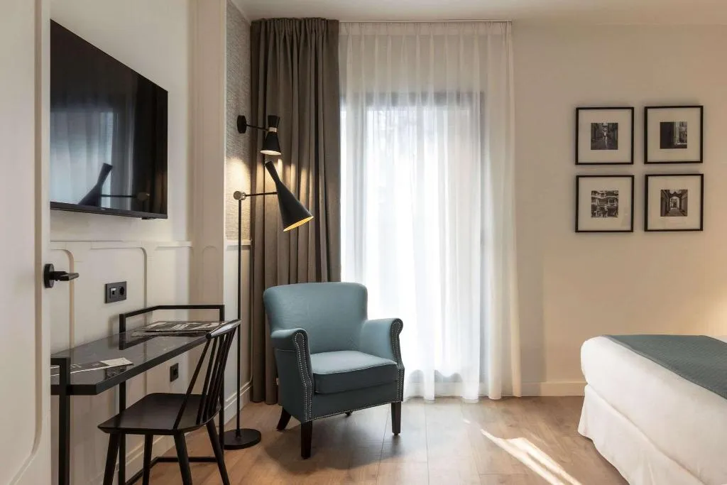 JUNIOR SUITE QUEEN SIZE BED Room, Barcelona Catedral, Barcelona