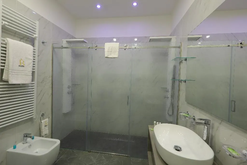 SUITE SIDE SEA VIEW ONE BEDROOM Room, Il salotto della regina, Naples