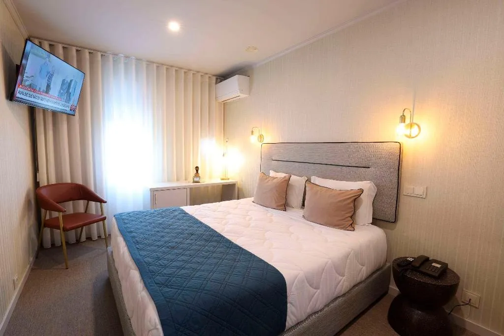 Room, America, Porto