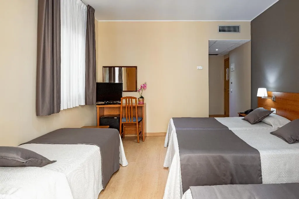 QUADRUPLE STANDARD Room, Catalunya, Barcelona