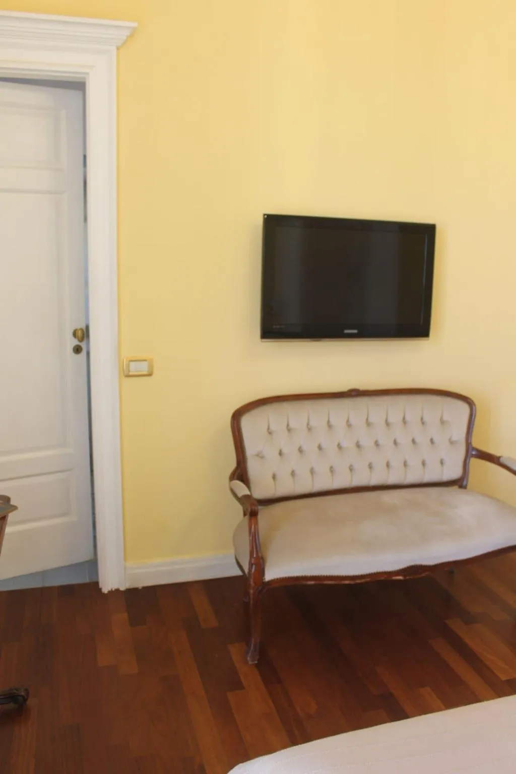Room, B&B Le Sorelle, Naples