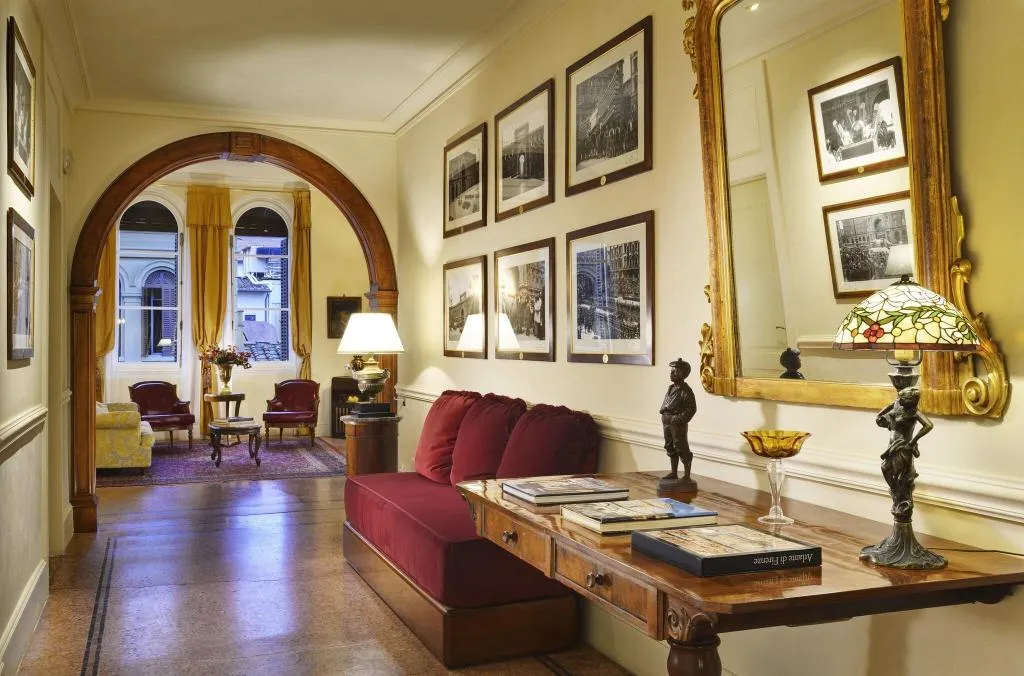 Lobby, Pendini, Florence