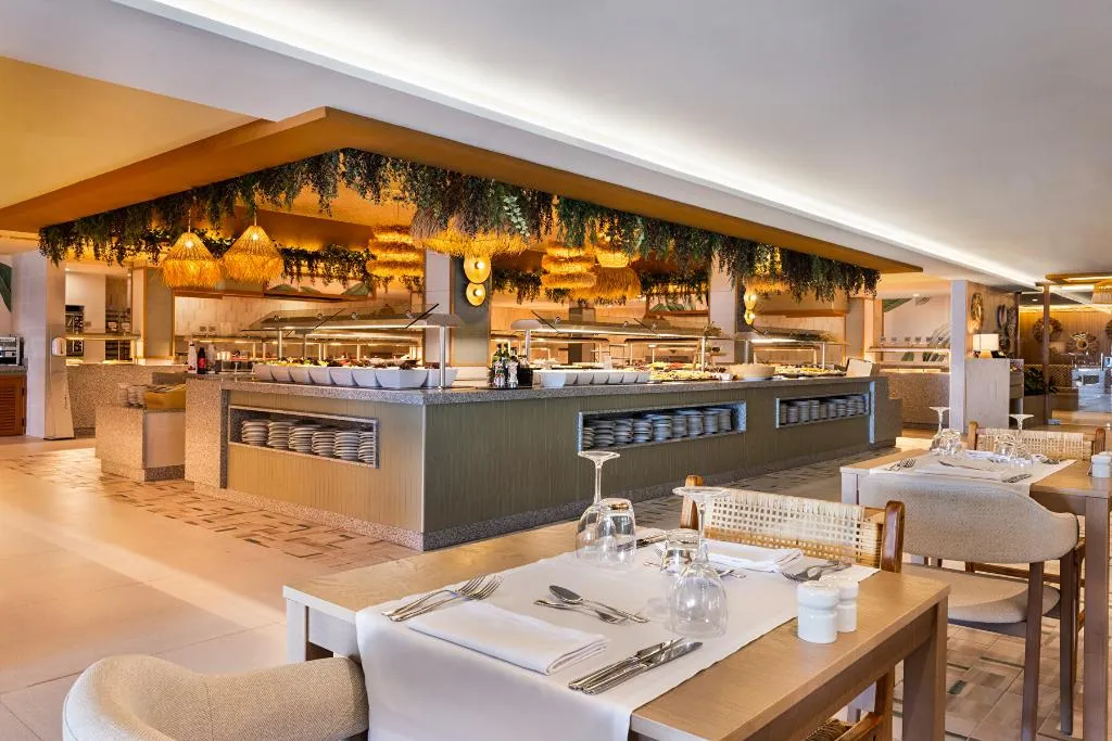 Restaurant, Hotel Riu Palace La Mola, Ibiza