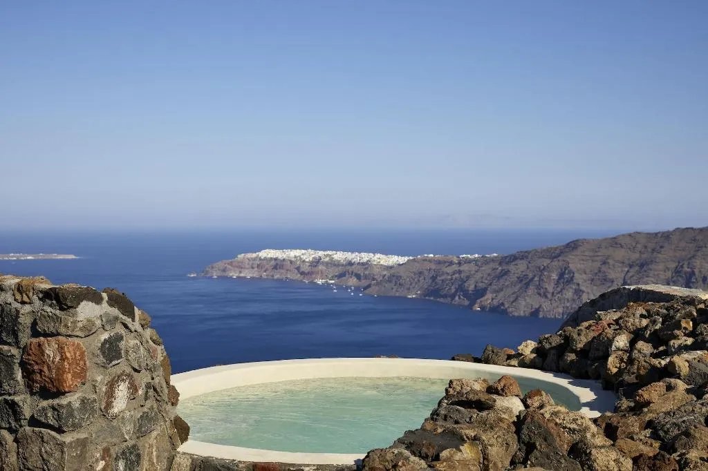 Sports and Entertainment, White Pearl Cavalieri, Santorini