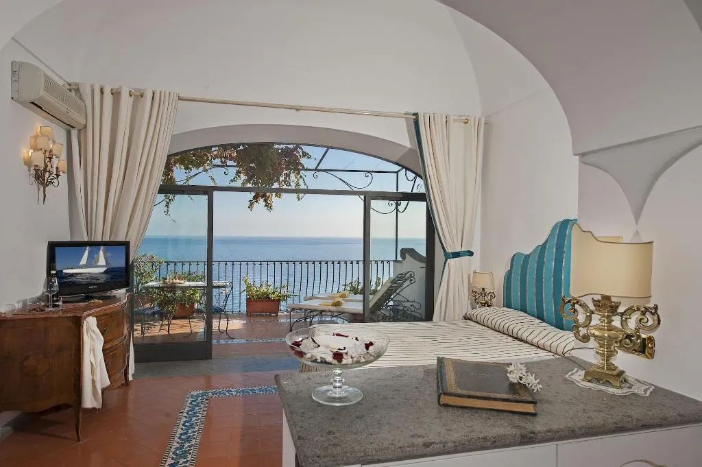 Room, Miramare, Naples