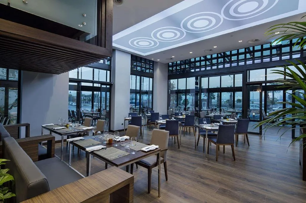 Restaurant, Hilton Garden Inn Izmir Bayrakli, Izmir