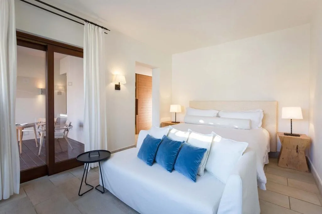 Room, Phaea Blue, a member of SLH, Crete