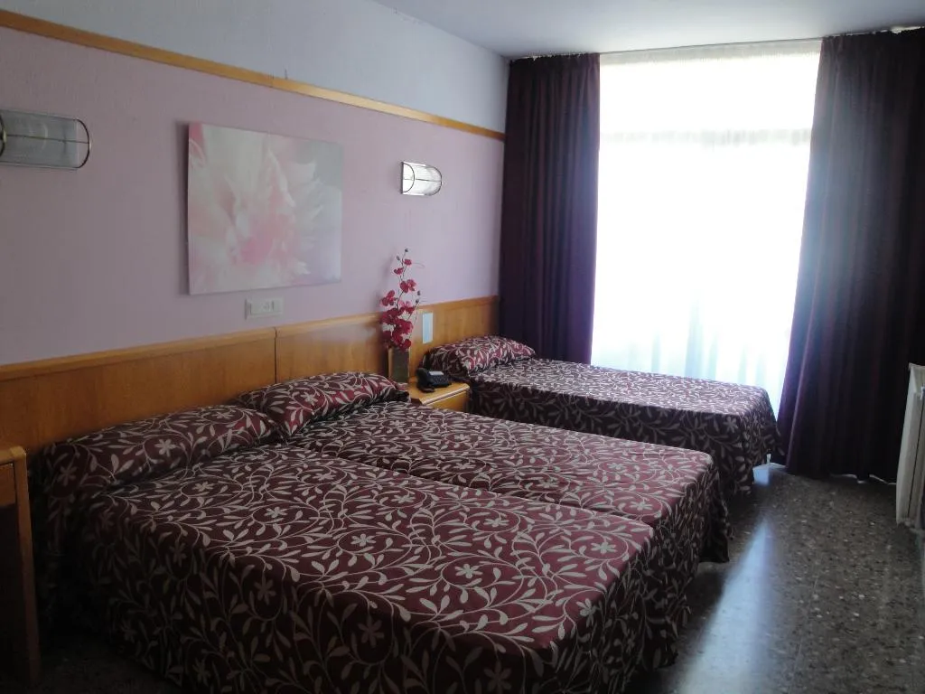 Double or Twin CAPACITY 4 Room, Esplendid, Costa Brava