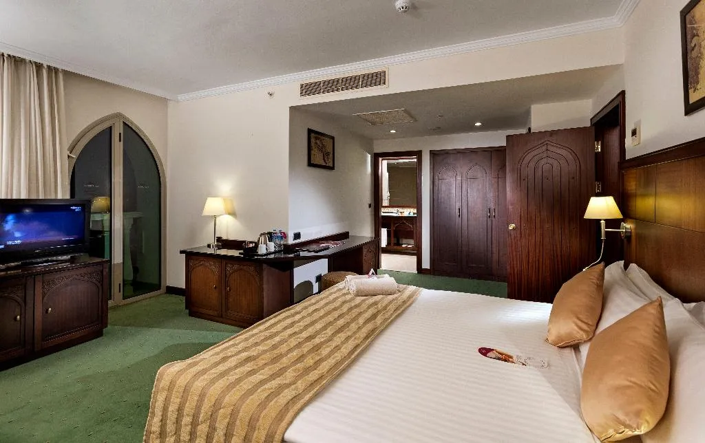 SUITE STANDARD Room, Crowne Plaza Antalya, Antalya