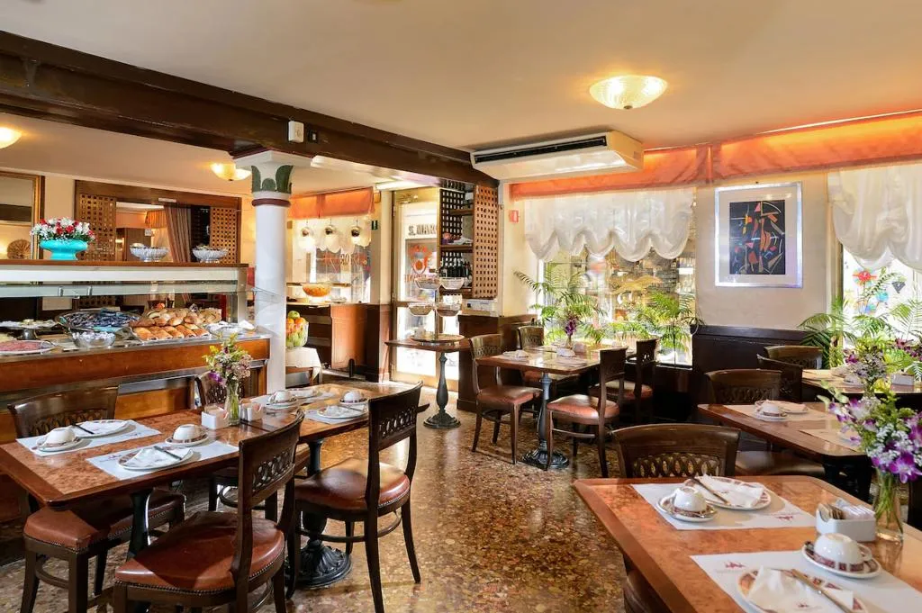 Restaurant, Ambassador Tre Rose, Venice