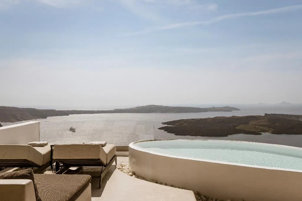 SUITE GRAND Room, Aqua Luxury Suites, Santorini