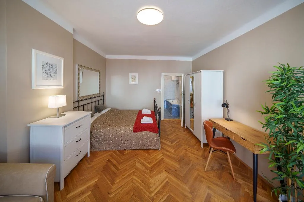 FAMILY ROOM CAPACITY 10 Room, Old Town - Templova Apartments, Prague