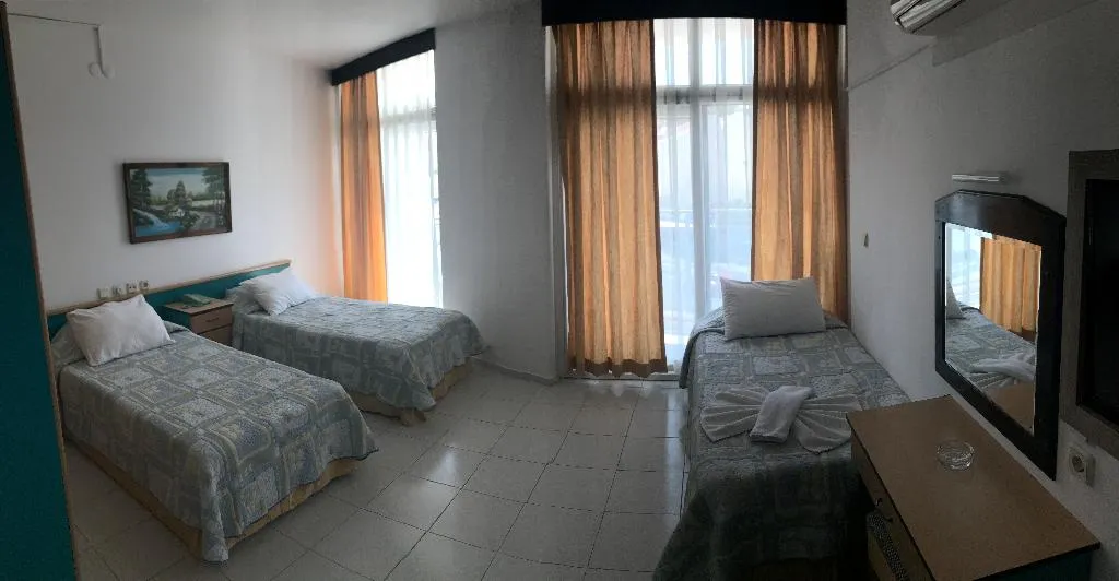 Room, Seren Sari, Dalaman