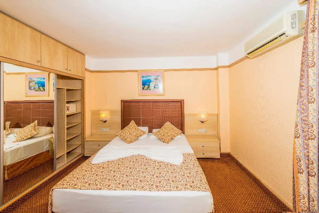 FAMILY ROOM TWO BEDROOMS ONE BATHROOM Room, Vonresort Golden Beach, Antalya