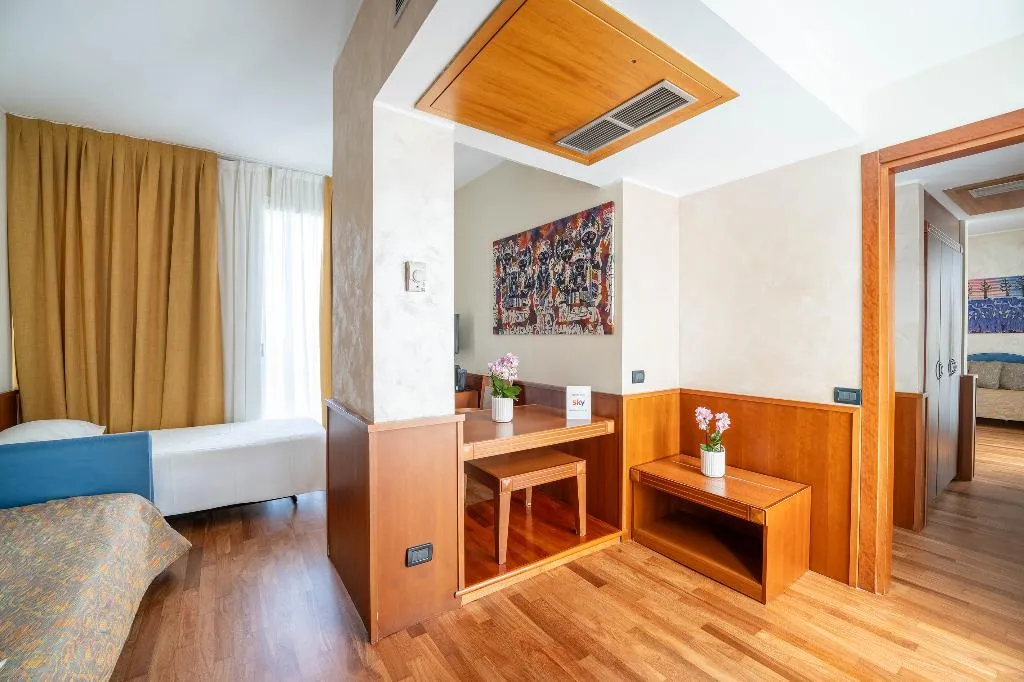 FAMILY ROOM STANDARD Room, Hotel Raffaello, Milan