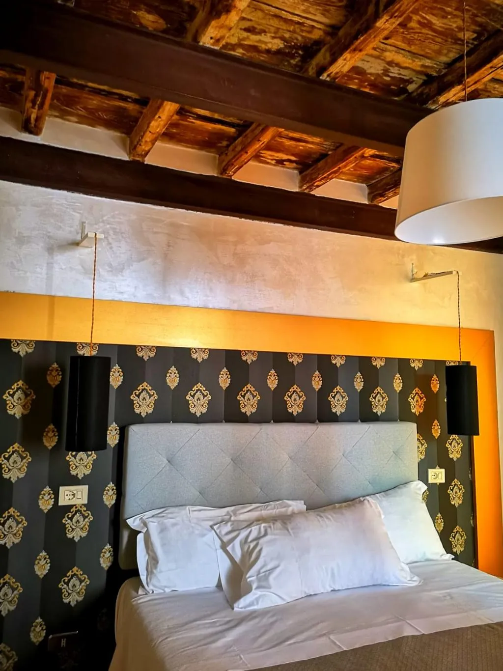 Room, Dulcis In Pantheon, Rome