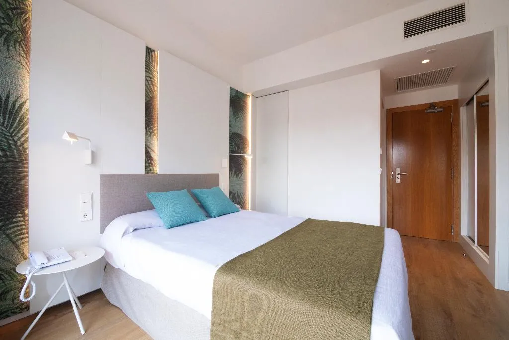 SINGLE STANDARD Room, JS Yate, Majorca