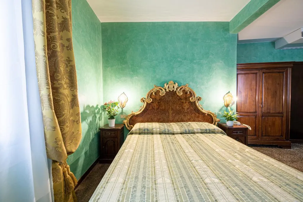 QUADRUPLE STANDARD Room, Marconi, Venice
