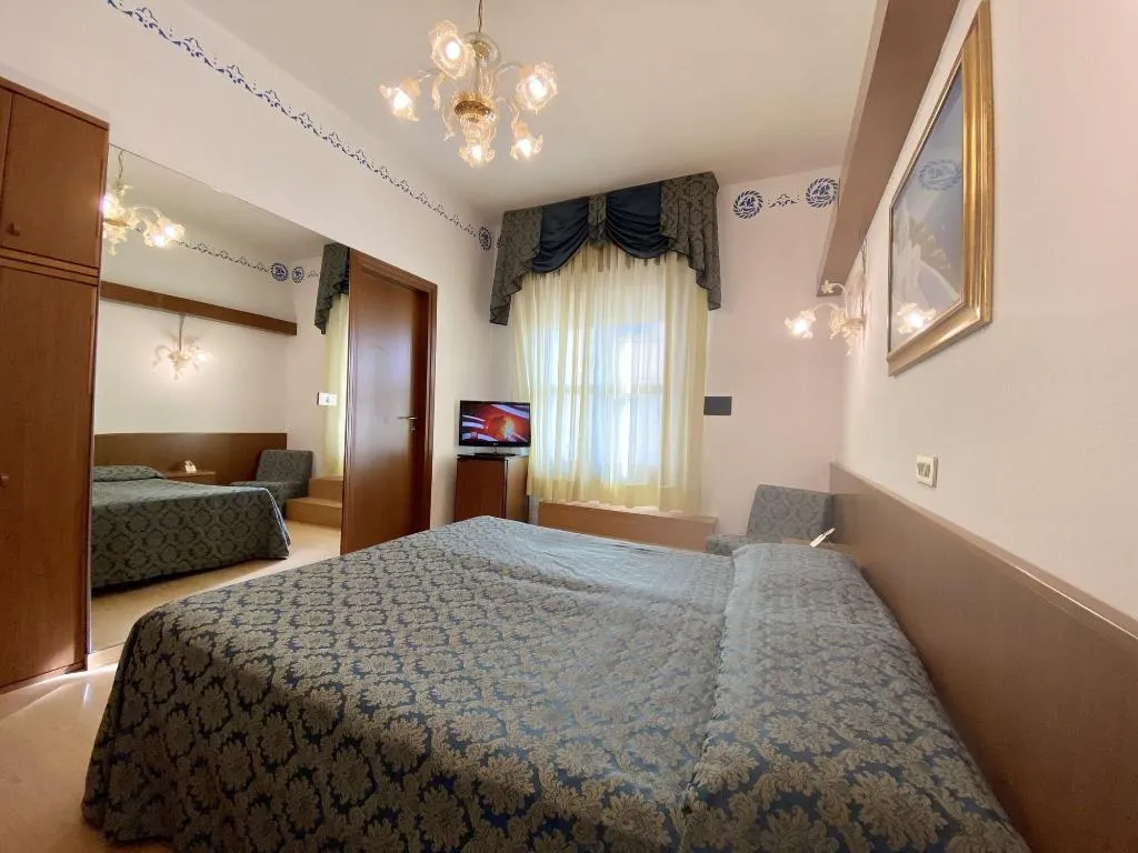 Room, Hotel Florida, Venice