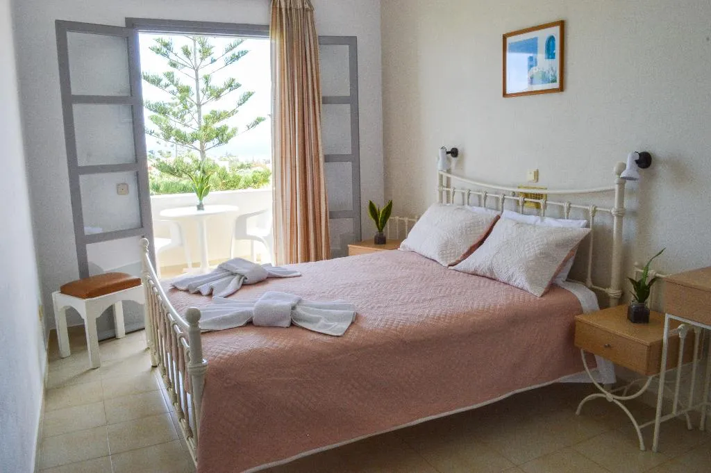 Double or Twin STANDARD Room, Castro, Santorini