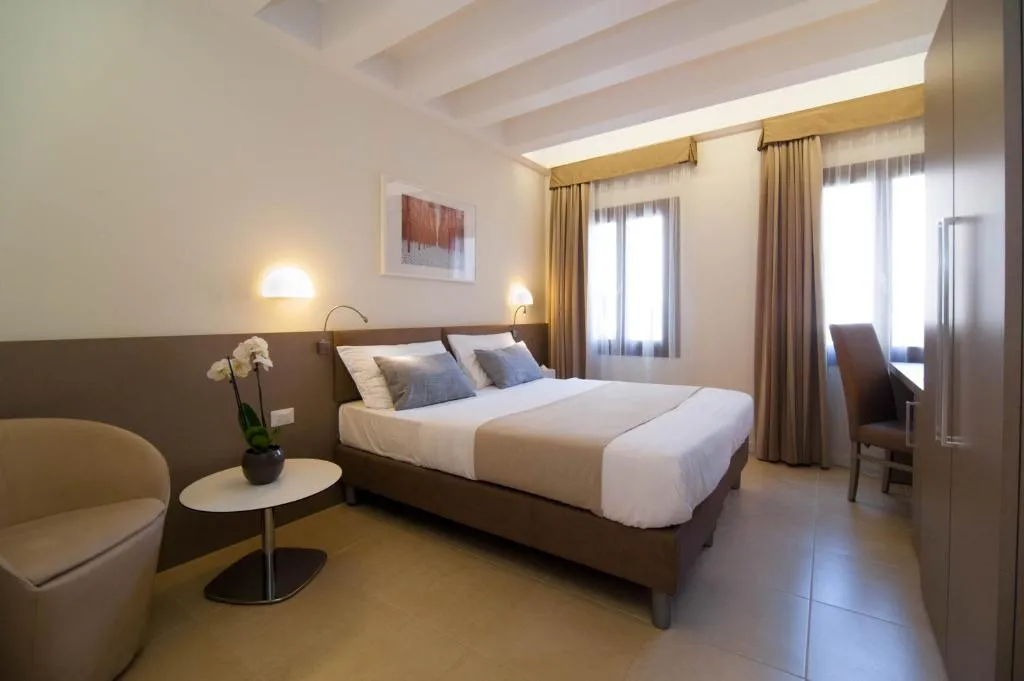 DOUBLE STANDARD Room, Leone, Venice