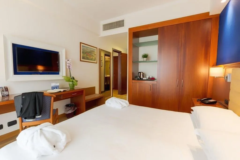 DOUBLE SINGLE USE DELUXE SEA VIEW WITH BALCONY Room, Hotel Nettuno, Catania, Catania