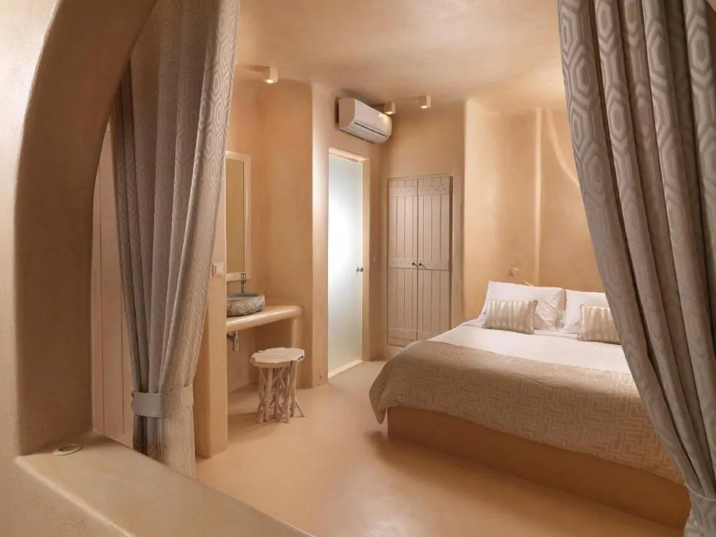 VILLA TWO BEDROOMS WITH PRIVATE POOL Room, Dome Resort Santorin, Santorini