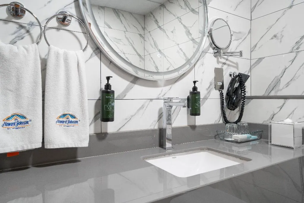 DOUBLE STANDARD Room, Howard Johnson Bur Dubai, Dubai