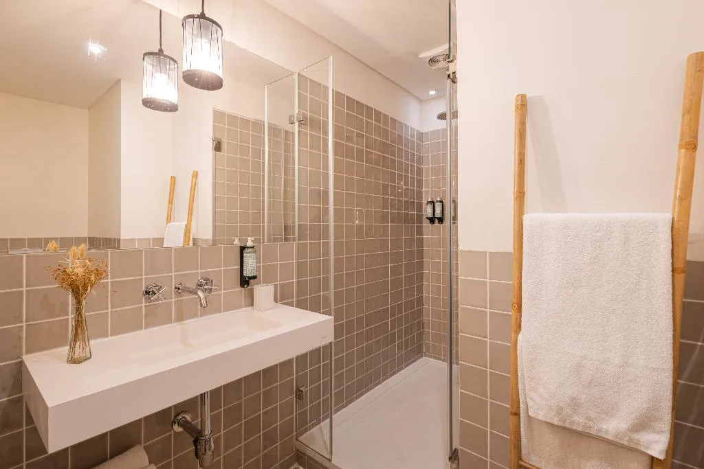 APARTMENT DELUXE ONE BEDROOM Room, Almaria - Edificio Officina Real, Lisbon