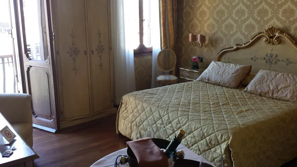 DOUBLE SUPERIOR Room, Carlton on the Grand Canal, Venice