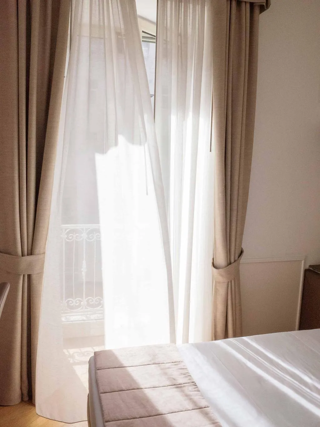 DOUBLE STANDARD Room, Grand Hotel Europa, Naples