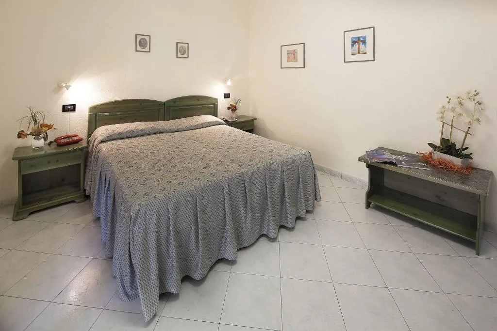 TRIPLE WITH DOUBLE BED Room, Sorriso Thermae Resort & Spa, Naples