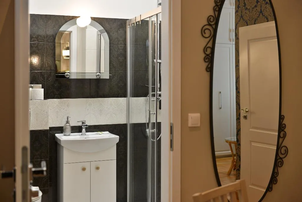 APARTMENT CAPACITY 5 TWO BEDROOMS Room, La Gioia Magic Orient Apartments, Krakow