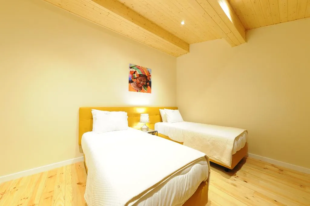 Double or Twin TWO BEDS Room, Naya - Downtown Guesthouse, Porto