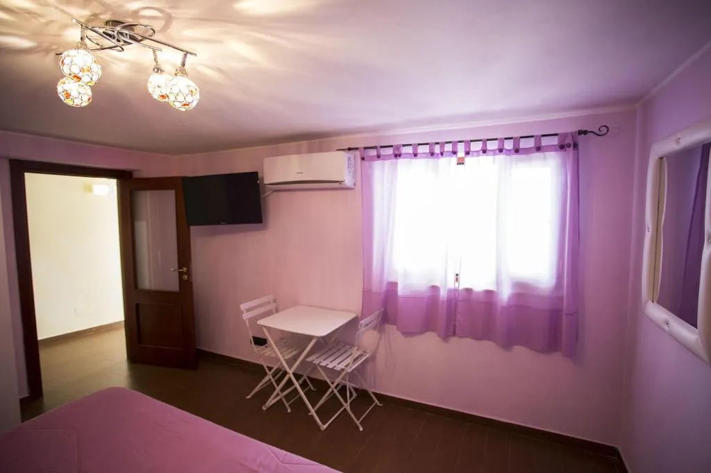 Room, Sanfralù, Naples