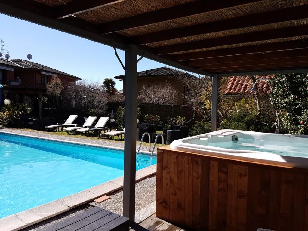 Pool, Albergo Paradiso, Milan