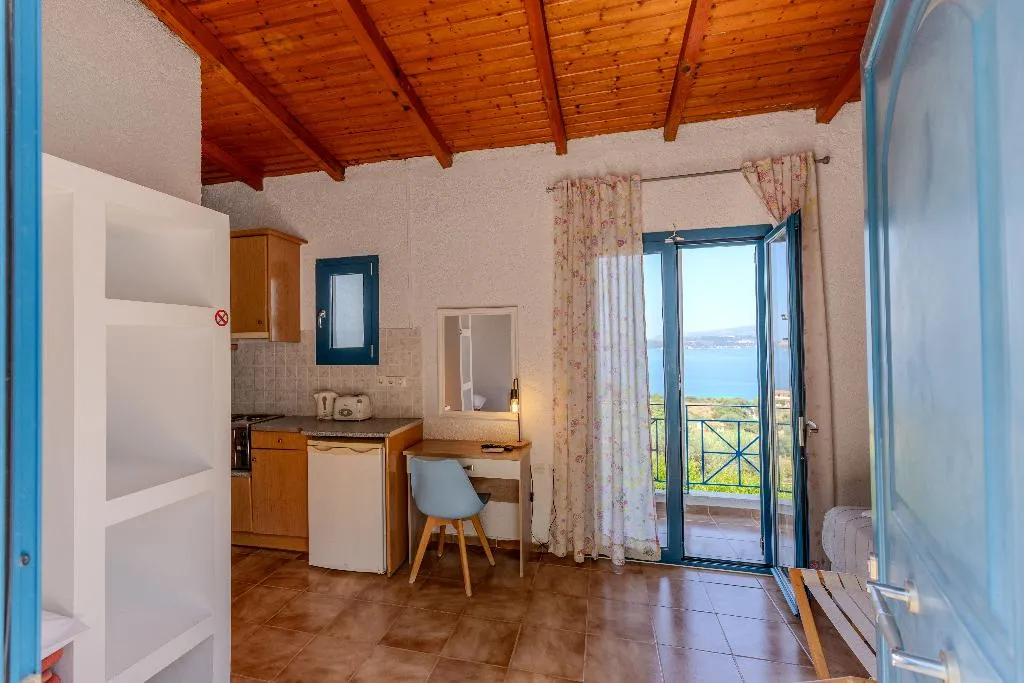 STUDIO SEA VIEW WITH BALCONY Room, Metaxatos Apartments, Kefallinia